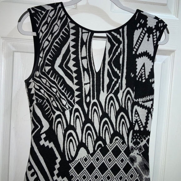 Cache Knit Jacquard Tribal Print Sheath Dress Sz L front keyhole V back - Picture 4 of 11